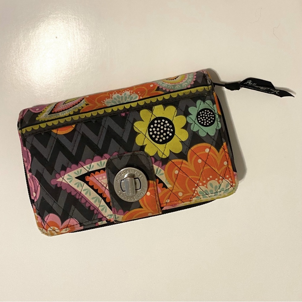 Vera Bradley Ziggy Zinnia Retired Print Turnlock Wallet Zip Clutch Organizer